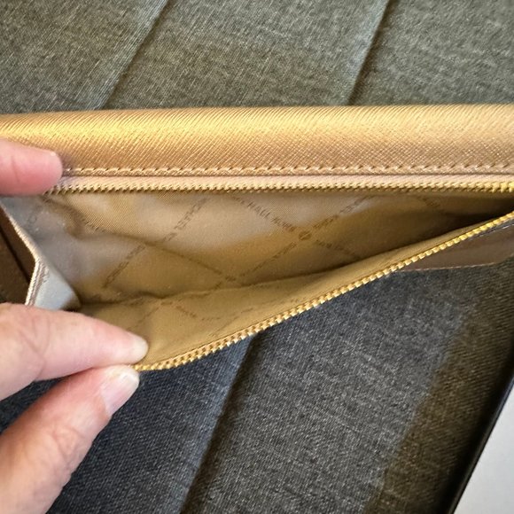 Michael Kors Slim Jet Set Flap Travel Wallet - Picture 6 of 7